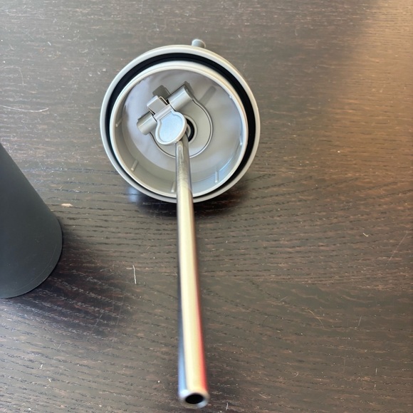 Vitamix grey insulated double wall 24 ounce tumbler with straw - Picture 6 of 7